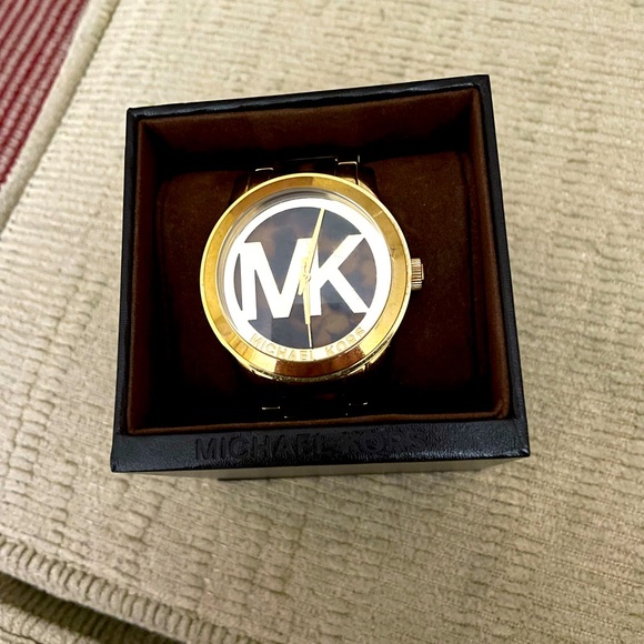 AUTHENTIC MK (MICHAEL KORS GOLD WATCH With Leppard - Picture 1 of 6